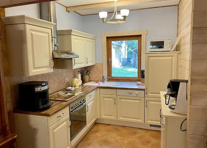 2 - Anett Pollok بيت للعطل